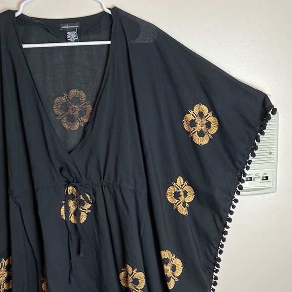 Moda International Black Tunic with Gold Hibiscus Blossoms, Size Medium - Picture 4 of 10